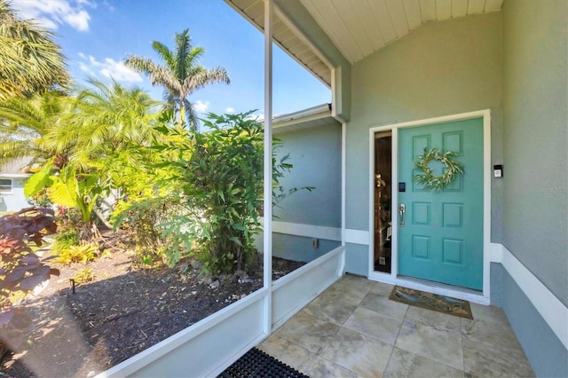 view of exterior entry featuring stucco siding