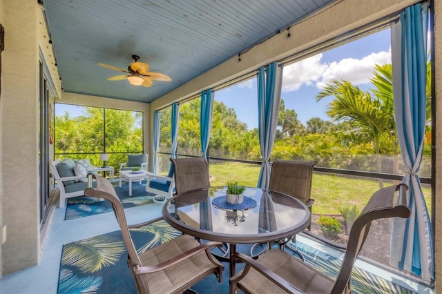 sunroom featuring ceiling fan