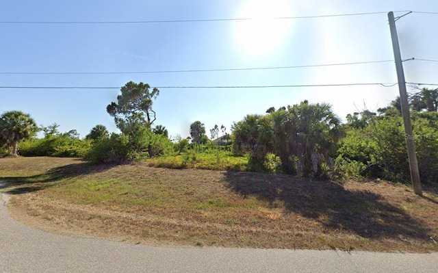 Listing photo 2 for 329 Australian Dr, Rotonda West FL 33947