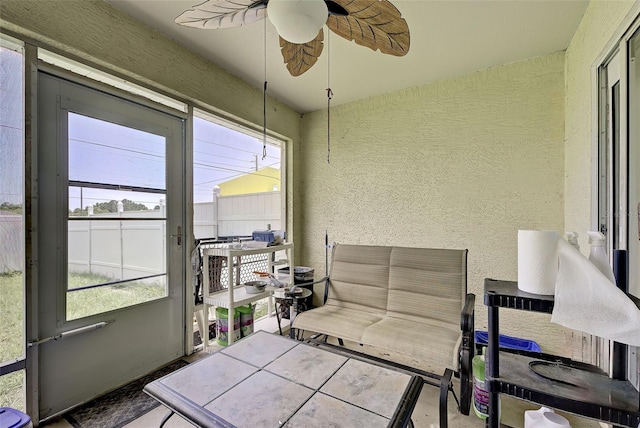 sunroom with ceiling fan