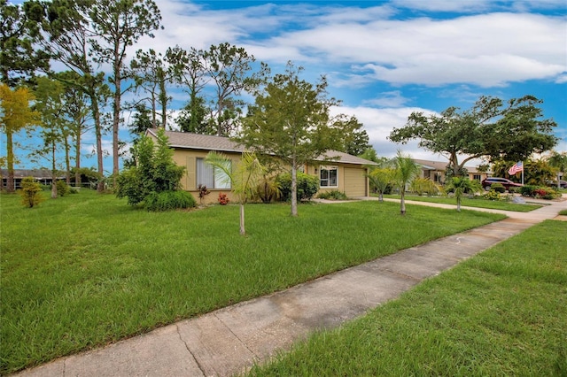 ranch-style home featuring a front lawn