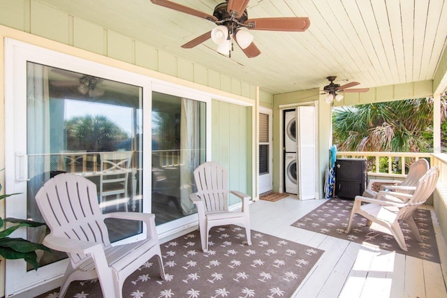 deck with ceiling fan and stacked washer and clothes dryer