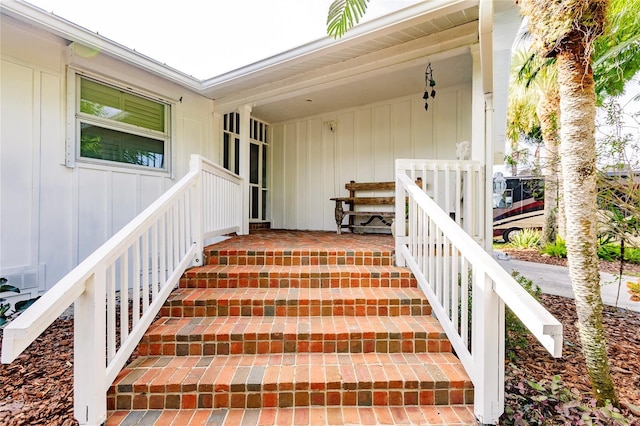 entrance to property featuring covered porch