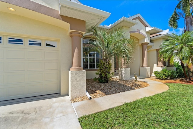 view of front facade featuring a garage