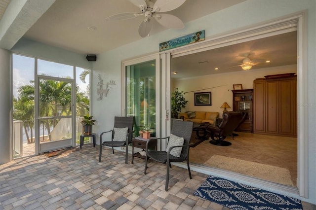 sunroom with ceiling fan