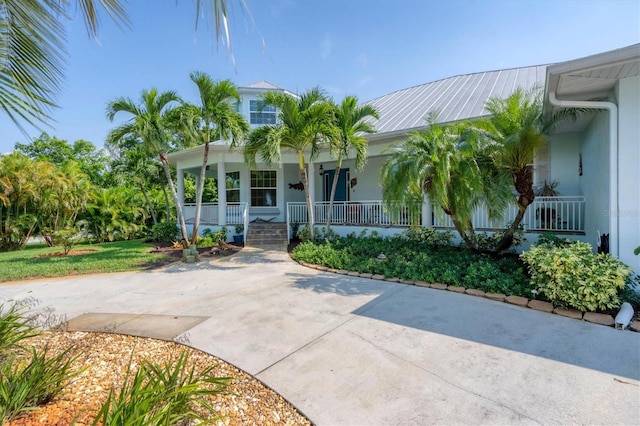 view of front of home with covered porch