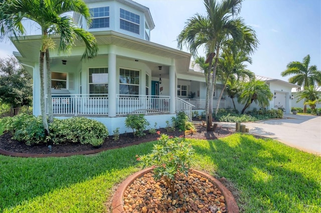 view of front of house featuring covered porch and a front lawn