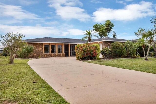 single story home featuring a front yard