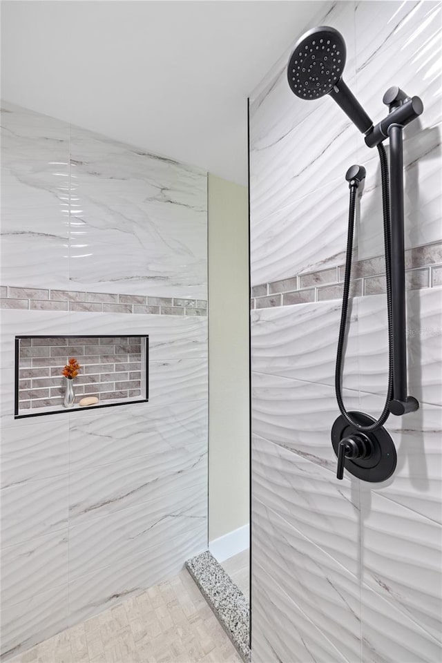 room details featuring tiled shower