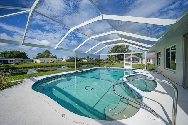 view of swimming pool featuring a patio area, a water view, a lanai, and a pool with connected hot tub