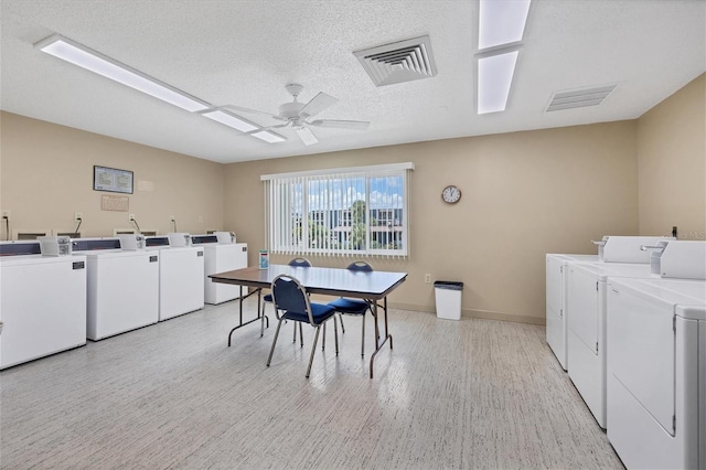 washroom featuring ceiling fan, a textured ceiling, and washer and clothes dryer