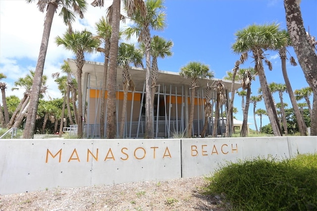 view of community / neighborhood sign