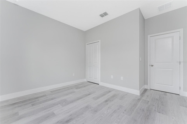 unfurnished room featuring light hardwood / wood-style floors