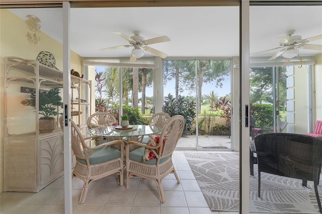 sunroom / solarium with a ceiling fan