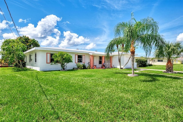 single story home featuring a front yard