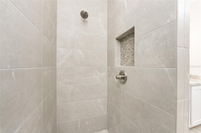 details with a tile shower