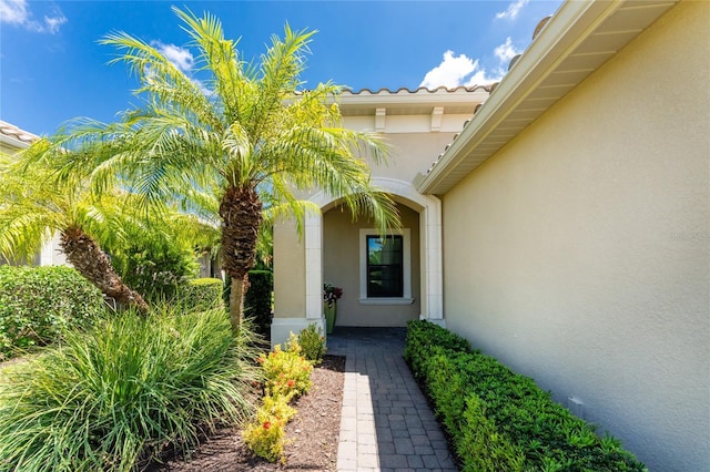 property entrance featuring stucco siding