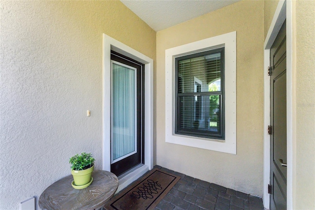 view of exterior entry with stucco siding