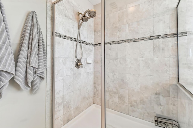 bathroom featuring a tile shower