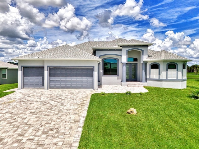 view of front of house with a front lawn and a garage