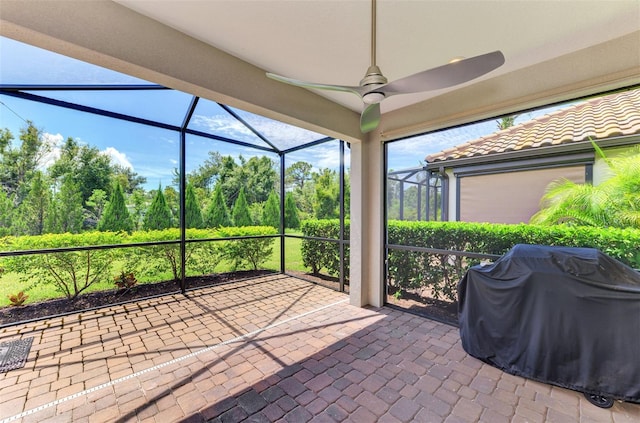 sunroom featuring ceiling fan