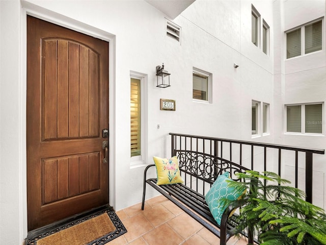 property entrance featuring a balcony