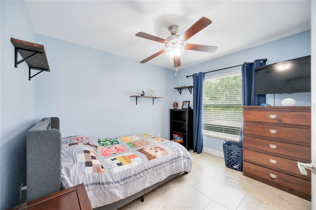 bedroom with ceiling fan