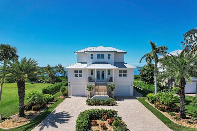 view of front of property featuring a front yard and a garage