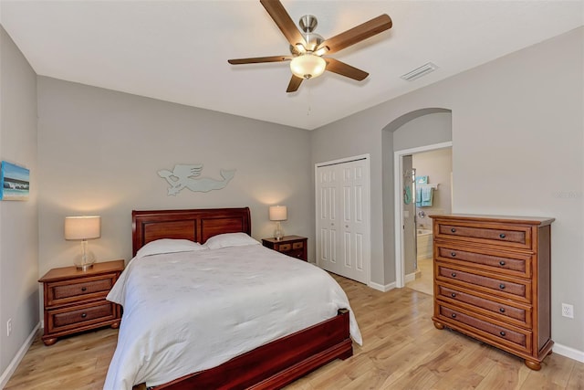 bedroom with light wood-type flooring, a closet, and ceiling fan