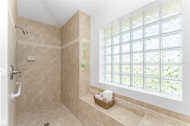 bathroom featuring tiled shower and plenty of natural light