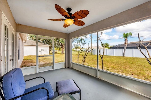 sunroom / solarium with a ceiling fan