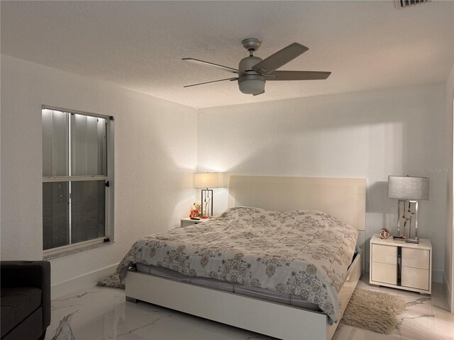 bedroom with ceiling fan