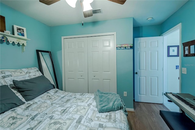 bedroom with hardwood / wood-style floors, a closet, and ceiling fan