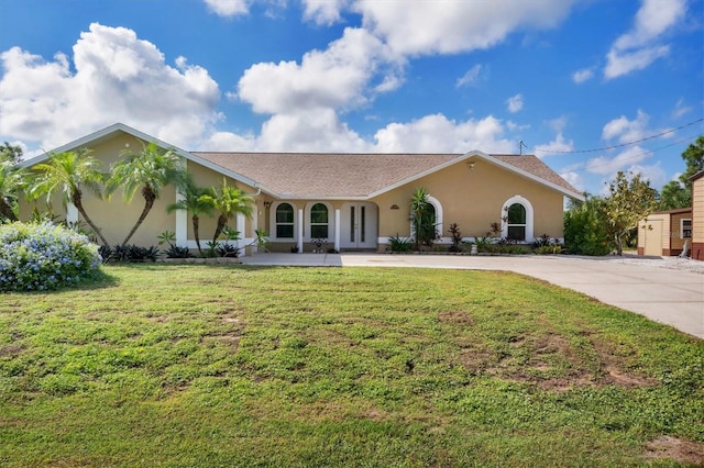 single story home featuring a front yard