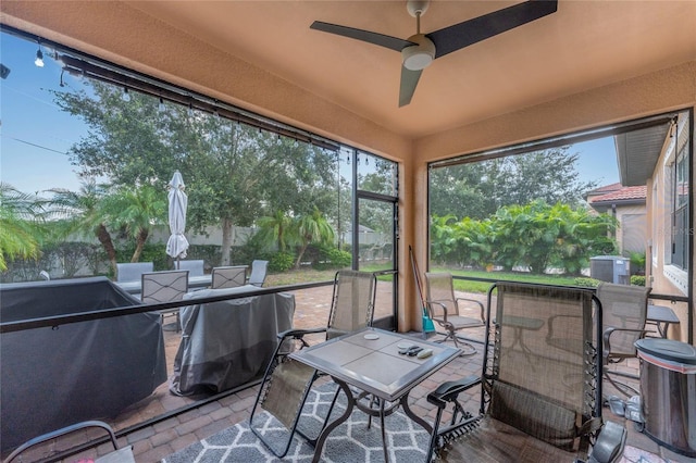 sunroom / solarium with ceiling fan