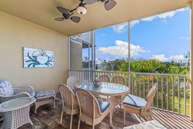 sunroom with ceiling fan