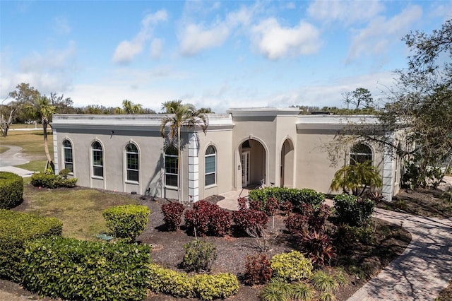 view of front of house with a front lawn