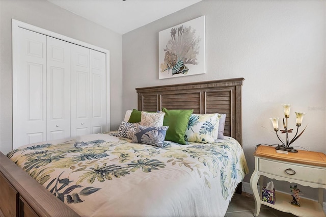 bedroom featuring a closet