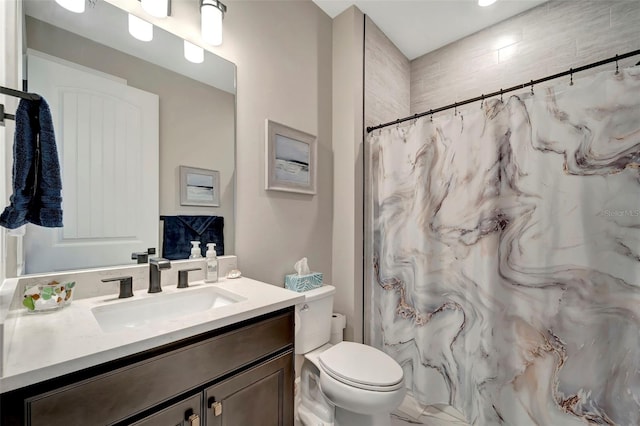 bathroom featuring a shower with curtain, vanity, and toilet