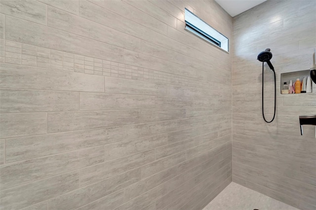 bathroom featuring a tile shower