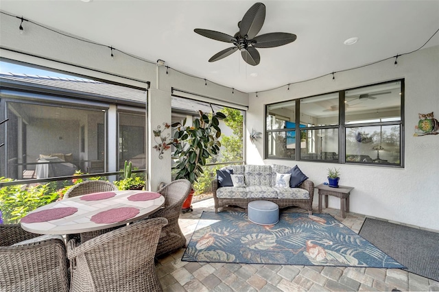 sunroom with ceiling fan