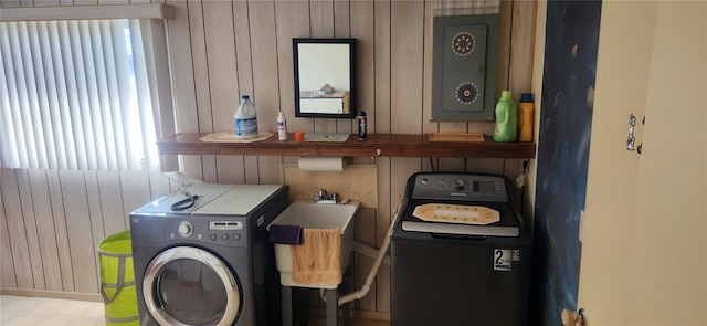 laundry room with washer / clothes dryer