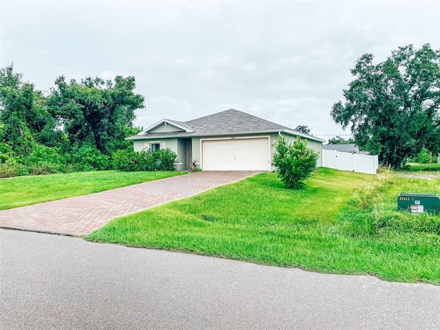 view of front of house featuring a garage and a front yard