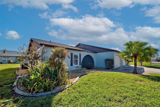 ranch-style house featuring a front lawn and a garage