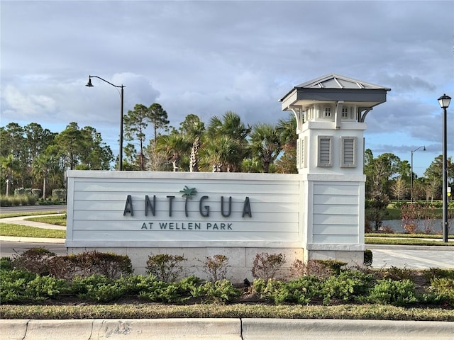 view of community / neighborhood sign