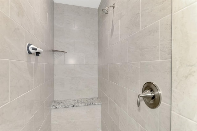 bathroom featuring tiled shower