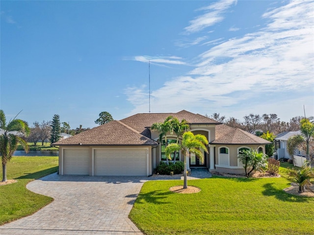 view of front facade featuring a front yard and a garage