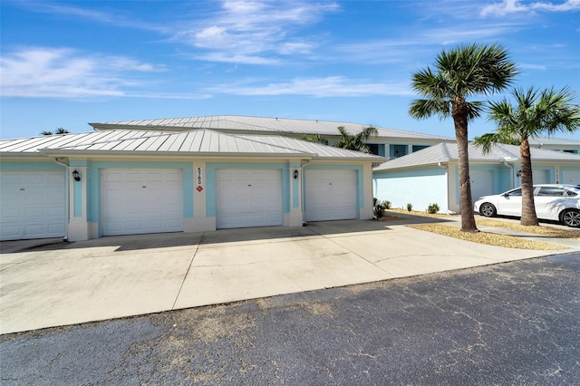 view of front of house featuring an outdoor structure and a garage