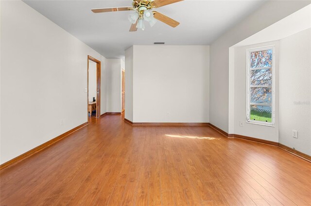 empty room featuring light hardwood / wood-style floors and ceiling fan