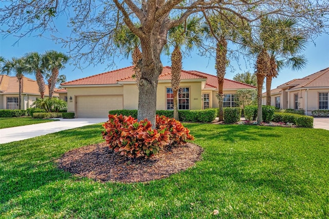 view of front of property featuring a front lawn and a garage